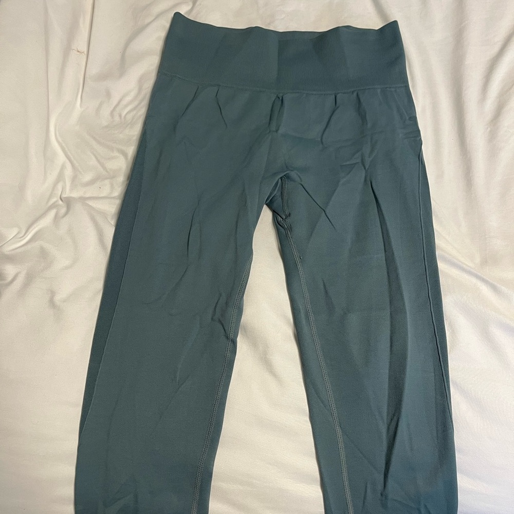 nice blue leggings, size medium